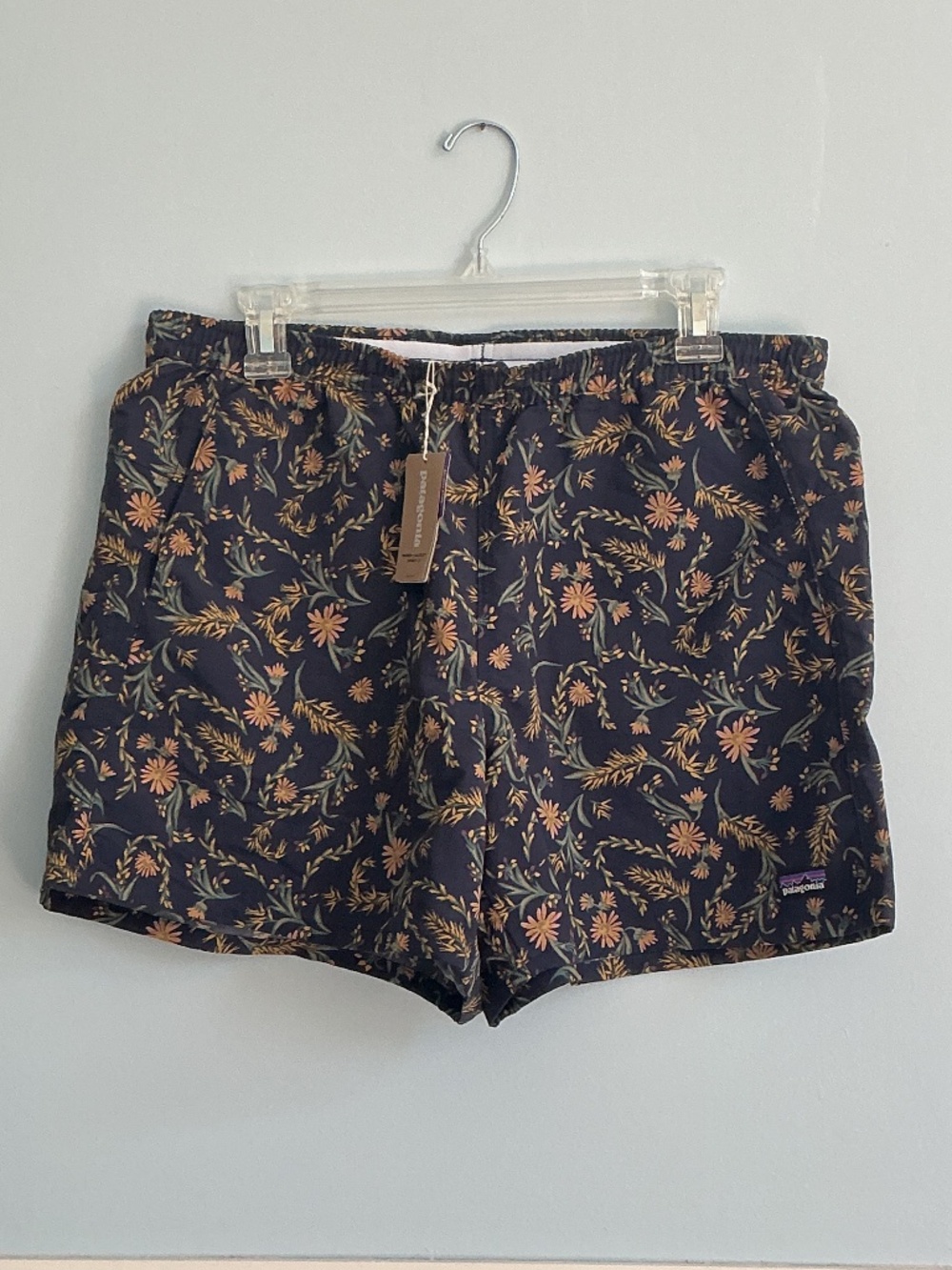 Patagonia women’s sz L Baggies Shorts 5” Seeded Multi New Navy NWTs